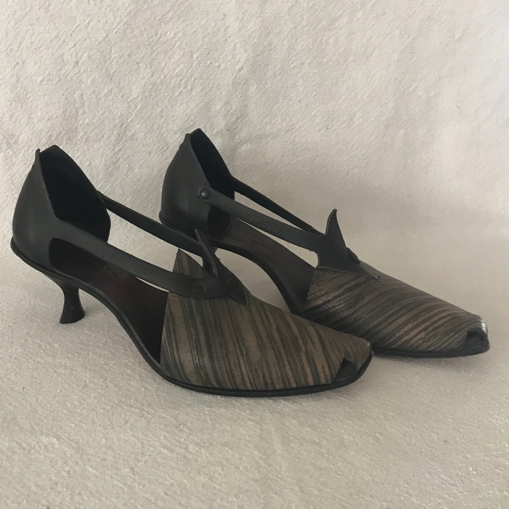 Cydwok Black Leather Kitten Heels ~ sz 38 / 7.5